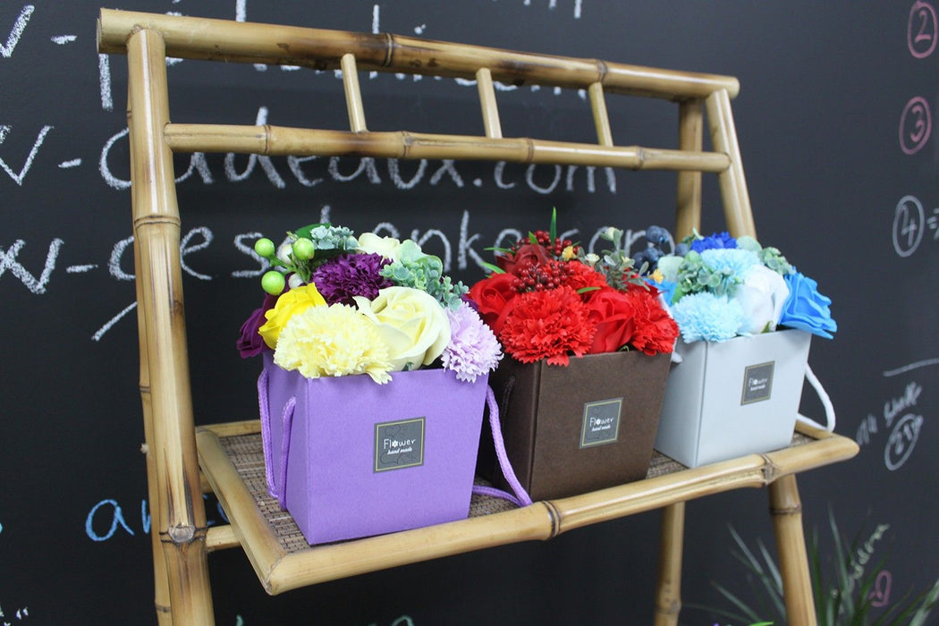 Buquê Elegante de Flores de Sabonete Jardim Roxo por Charmy Gift Store®