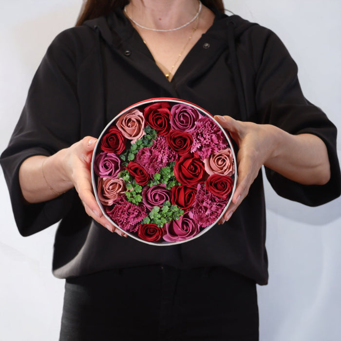 Caixa Redonda Vintage Rosas – Presente Sofisticado com Flores de Sabonete para Momentos Inesquecíveis