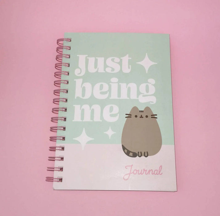 Caderno A5 Just Being me by Pusheen the Cat A minha loja Casa e Decoração
