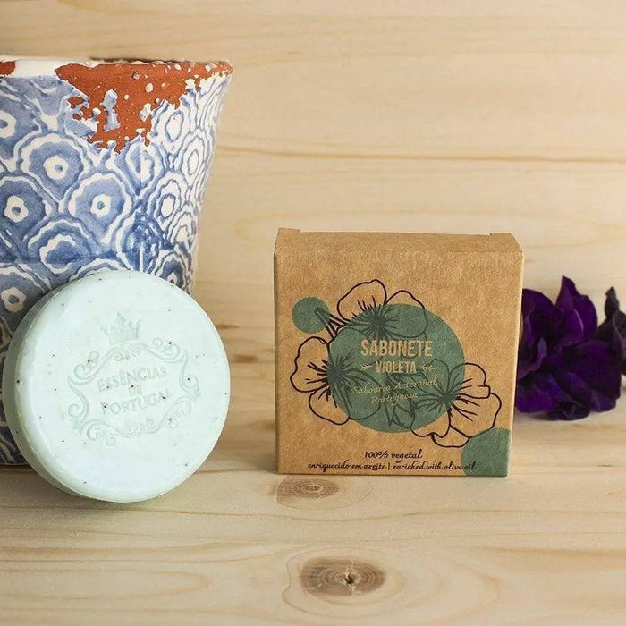 Coleção Sentidos - Sabonete Natural de Violeta com Esfoliante de Caroço de Alperce 50g