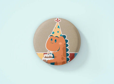Crachá Dino Menino 006 Personalizado – Presente Único e Divertido, Feito em Portugal